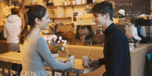 Dấu hiệu con gái bật đèn xanh thích bạn - Tận dụng cơ hội này ngay!! 4 Dấu hiệu con gái thích bạn 3