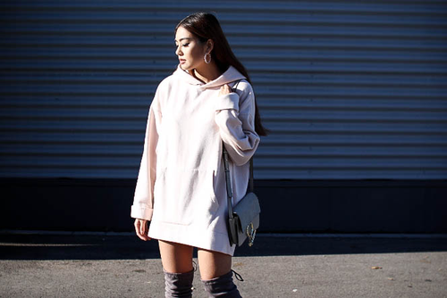 Áo hoodie là gì? Cách phối đồ với áo hoodie đúng cách nhất 1 áo hoodie