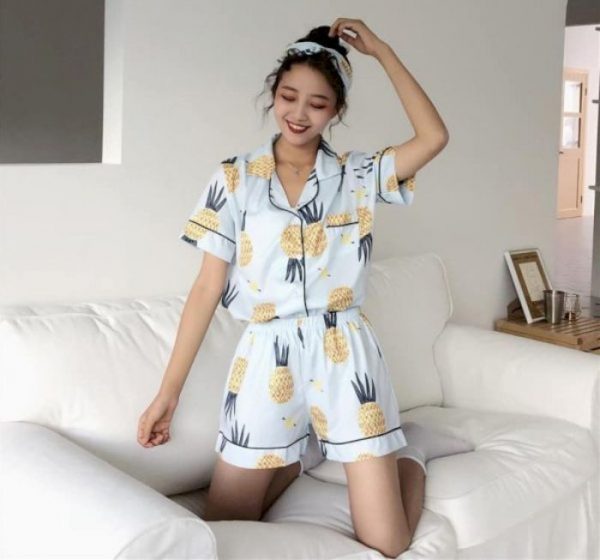 Đồ bộ ngủ pijama hình trái thơm kèm băng đô được may từ chất vải lụa mềm mịn