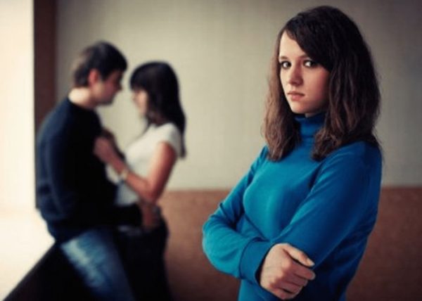 Phụ nữ cần có cách xử lý khôn ngoan khi chồng ngoại tình