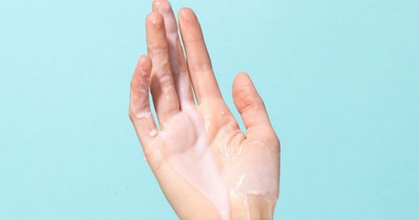 Thường xuyên thủ dâm hoặc quan hệ liên tục bừa bãi cũng là nguyên nhân khiến tinh trùng loãng