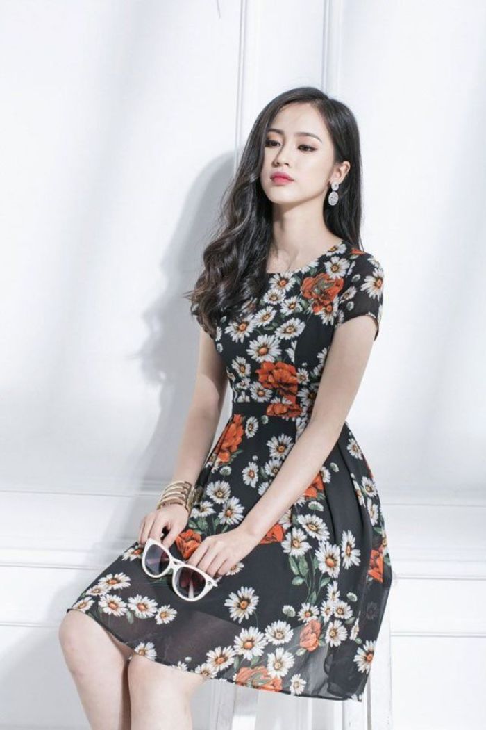 Lần đầu tiên trong đời Hoa hậu Thu Thảo dính nghi án mặc váy nhái