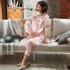 Pijama lụa tơ hồng họa tiết chữ PJ440 1 Pijama lụa tơ hồng họa tiết chữ PJ440 1