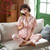 Pijama lụa tơ họa tiết chữ hồng PJ438 2