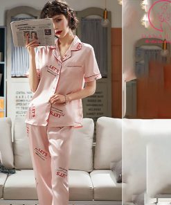 Pijama lụa tơ hồng họa tiết chữ PJ440 4 Pijama lụa tơ hồng họa tiết chữ PJ440 7