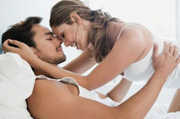 Quan hệ xong hôm sau ra máu là bị làm sao?