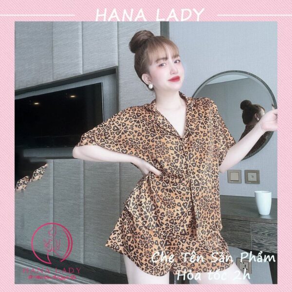 Pijama lụa tay ngắn hè cúc bọc họa tiết hoa văn may kỹ PJ556 6 Pijama lụa tay ngắn hè cúc bọc họa tiết hoa văn may kỹ PJ556 9